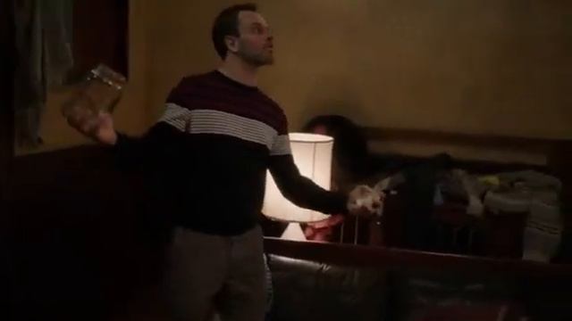 Шерлок Холмс ловит вымерающию пчелу 1х17 сериал "Элементарно" смотреть онлайн