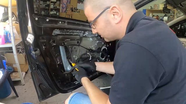 Renault Clio 2010 - simple audio upgrade with Helix speakers and SilentCoat смотреть онлайн