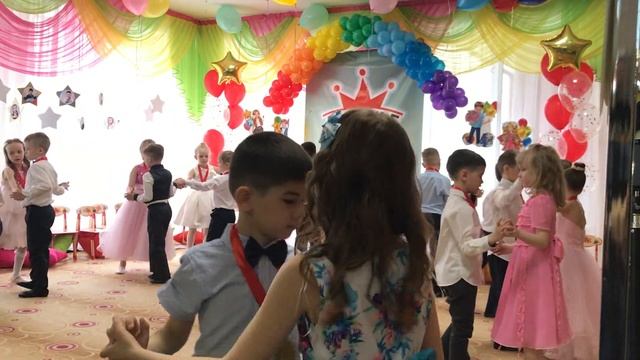 Выпускной в саду - финальный танец смотреть онлайн