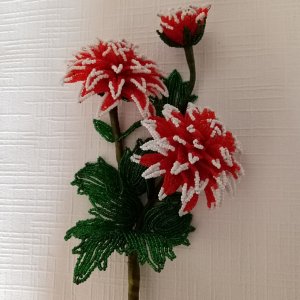 Георгин из бисера.