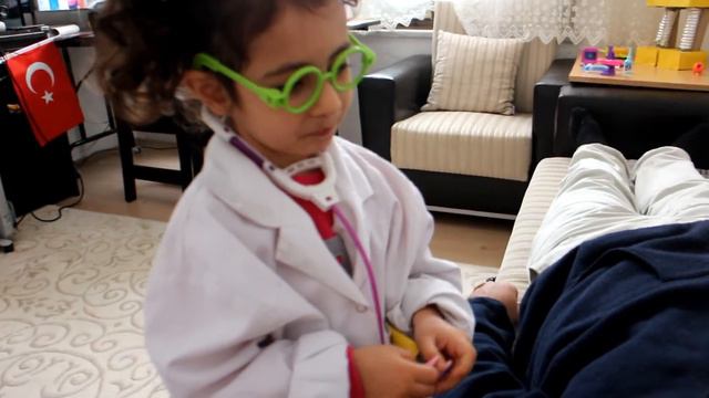 ARYA DOKTOR OLDU - Eğlenceli Çocuk Videosu смотреть онлайн