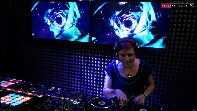 NATASHA URMAN [ techno ] @ Pioneer DJ TV | Moscow смотреть онлайн