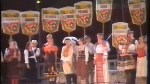 Вручение серебряной чаши + русская пляска. Дижон 1992 г. Брестчанка. Brestchanka смотреть онлайн