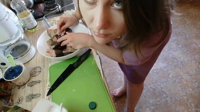 КУПИЛА КЕТУ В СВЕТОФОРЕ. ГОТОВЛЮ И РУГАЮСЬ? смотреть онлайн