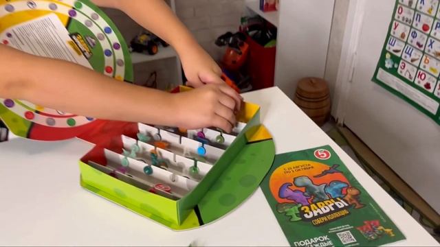 ЗАВРЫ из ПЯТЁРОЧКИ распаковка 1 сентября / вся коллекция смотреть онлайн