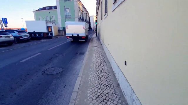 Riding Varla Pegasus through the streets of Lisbon， a good choice for urban commuting😍🔥 смотреть онлайн