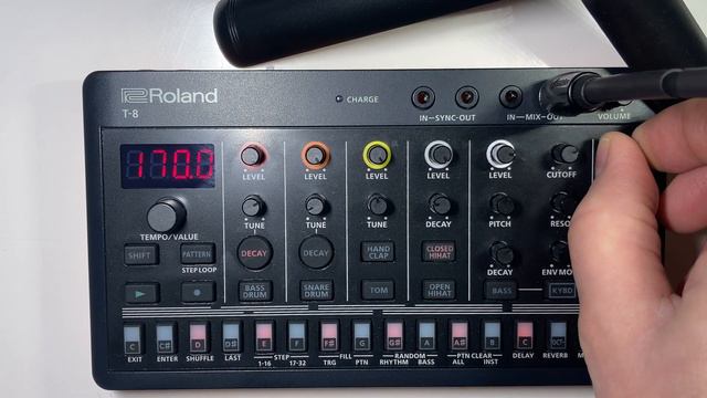 Roland Aira Compact T-8 303 Acid Drum & Bass #jamuary Jam (#jamuary2024)