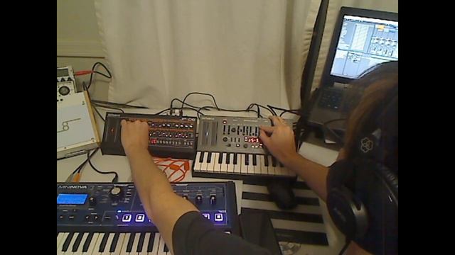 Jamuary 4th 2021 [Roland JP-08, Roland SH-01A, Novation Mininova] смотреть онлайн