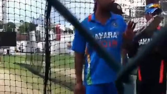 Rohit Sharma Praveen Kumar abusing indian fans.mp4 смотреть онлайн