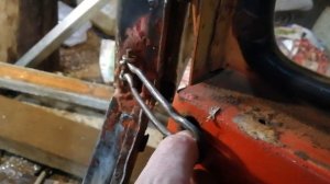 Установка газлифт на дверь и форточку и изготовил новую крышу на Т 25.