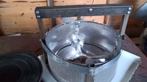 Пресс для фруктов/барабан стиральной машины.