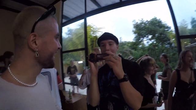 Знакомство. Один день на Бали. Тусовка у Chris Luno. смотреть онлайн