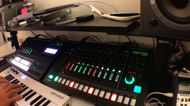 Roland MC-707 and Roland TR-8s Live Techno Jam Demo смотреть онлайн