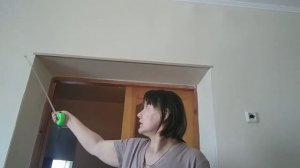 Как приклеить пластиковый уголок легко и просто.