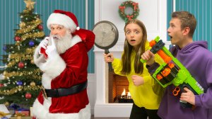 Одни ДОМА!!! Чуть не ПРИБИЛИ Настоящего Деда Мороза!