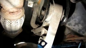 Замена нижней опоры (подушки) двигателя на Форд Мондео 3.