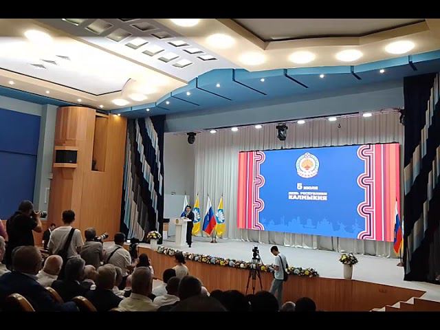 Выступление Главы Калмыкии Бату Хасикова на торжественном мероприятии в честь Дня Республики. смотреть онлайн