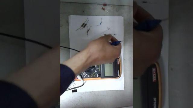 Как проверить резистор мультиметром? смотреть онлайн