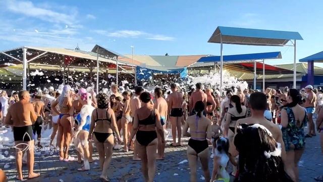 Таганрог. Аквапарк Лазурный. 17.08.2022 смотреть онлайн