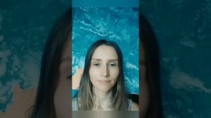 Дети красят маму. Маленькая девочка красит маму. Макияж от пятилетней доченьки.