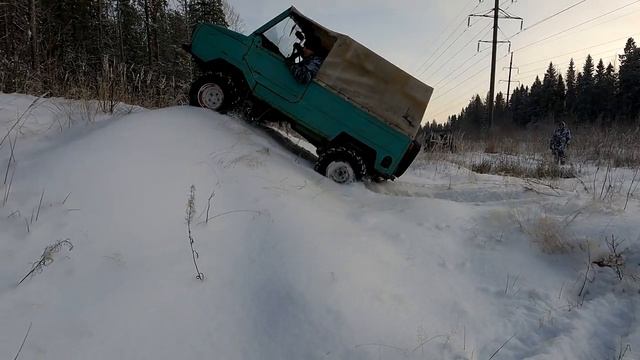 Прокачанный ЛУАЗ против самоделки из УАЗа | Т-3000 vs. Луиза | Дело было в гараже смотреть онлайн