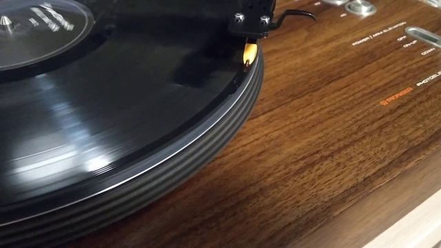 Демонстрация работоспособности проигрывателя винила Pioneer PL-1250 смотреть онлайн