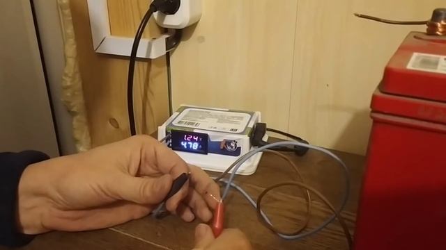 Зарядник автомобильного аккумулятора с защитой от перегрева