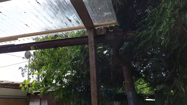 на даче...Шпалера для огурцов / Труба для сбора дождевой воды. смотреть онлайн