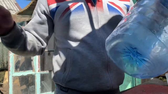 Самонаполняющаяся поилка из 5 литровой баклажки ! Поилка своими руками ! Самодельная поилка смотреть онлайн