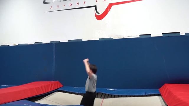 INSANE GYMNASTICS CHALLENGE (Hit my head!) смотреть онлайн