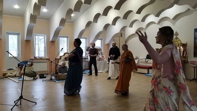 Гаура арати киртан смотреть онлайн