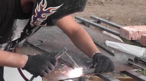 Простая но красивая Кочерга для мангала своими руками