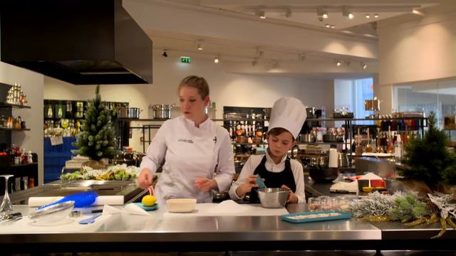 La recette pour enfant : Sablés flocons de Noël смотреть онлайн