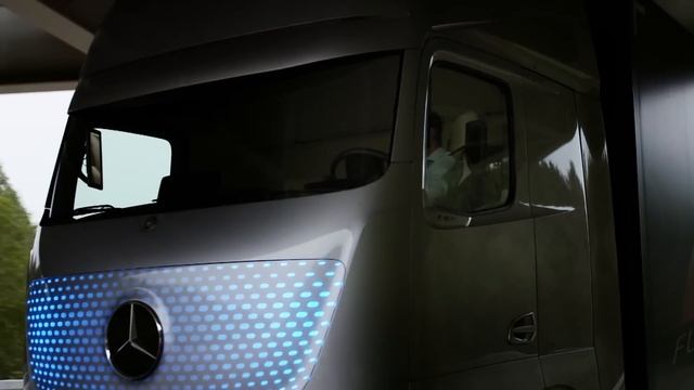 Грузовик будущего по версии Daimler AG смотреть онлайн