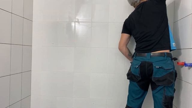Бюджетный ремонт в ванной Часть 3/Душевой поддон из плитки/затирка швов смотреть онлайн
