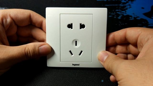 Универсальная розетка для китайских вилок Legrand EN426 10USL 4K Распаковка gearbest.com смотреть онлайн