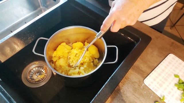 Пирожки с картофелем , тесто на кефире