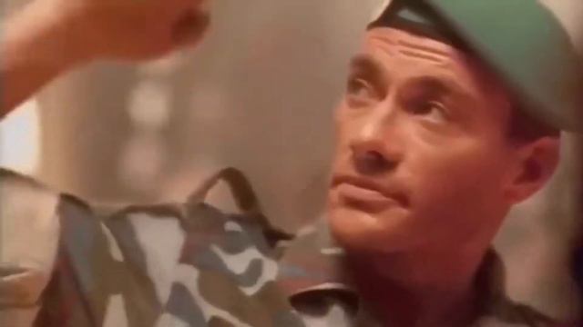 Jean Claude Van Damme dancing as Guile from Street Fighter смотреть онлайн