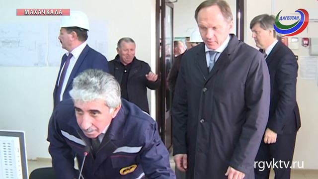 Министр по делам СКФО и врио главы республики Владимир Васильев посетили Махачкалинский морской пор смотреть онлайн