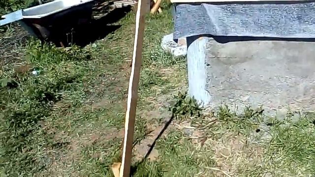 Закладываем опилкобетон в опалубку стен смотреть онлайн