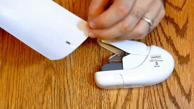 Say Goodbye to Staples with the Staple Free Stapler смотреть онлайн