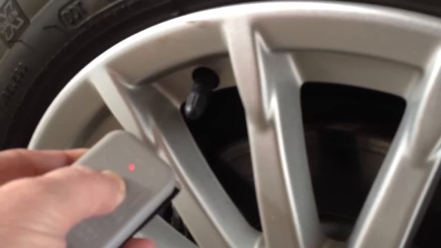 HOW TO VIDEO: Ford C-MAX Energi Tire Pressure Monitoring System (TPMS) Reset/Resynchronize смотреть онлайн