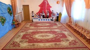 Танец "МОРЯКИ" исполняют мальчики подготовительной группы на выпускном празднике.