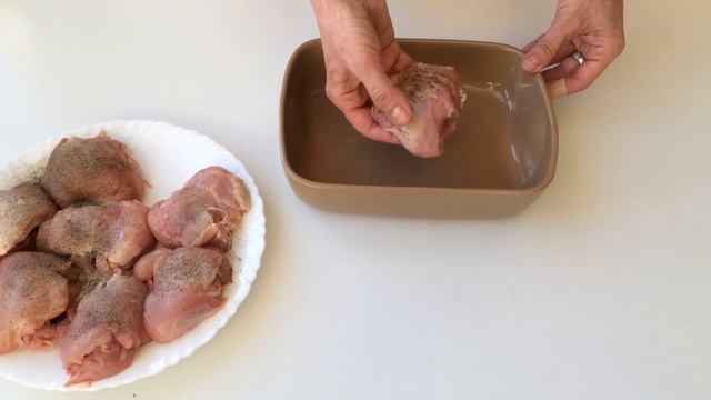 Курица запеченная с черносливом! Куриные голени с черносливом в духовке! смотреть онлайн