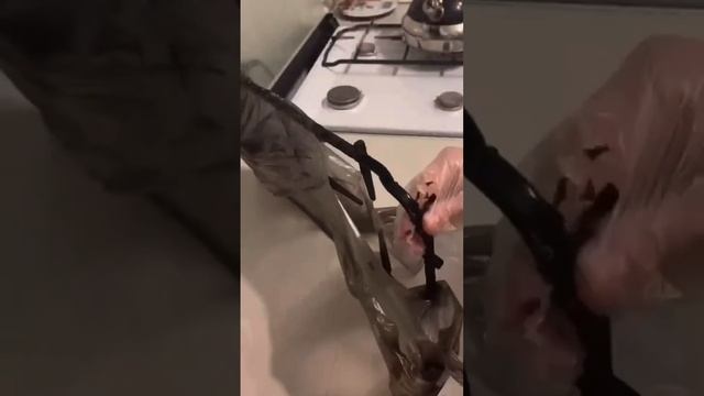 Разъедает всё, оставляя за собой лишь чистоту и поразительный результат.