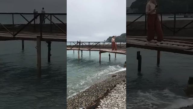 Архипо-Осиповка 28 апреля 2024 год 🌿 Туман 🌫️ над горой Ёжик 🦔 и Море 🌊 Видео: @l.e.gust смотреть онлайн