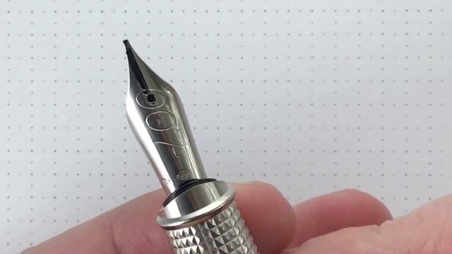 Обзор перьевой ручки S. T. Dupont 007, LE, 2004 смотреть онлайн