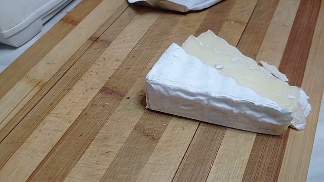 Бутерброд с черной смородиной и сыром. смотреть онлайн