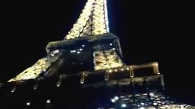 Эйфелева башня ночью / La Tour Eiffel de nuit смотреть онлайн