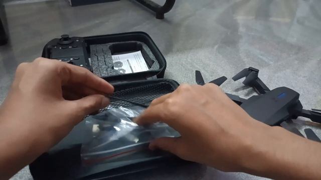 Unboxing E88 foldable drone 😁 смотреть онлайн